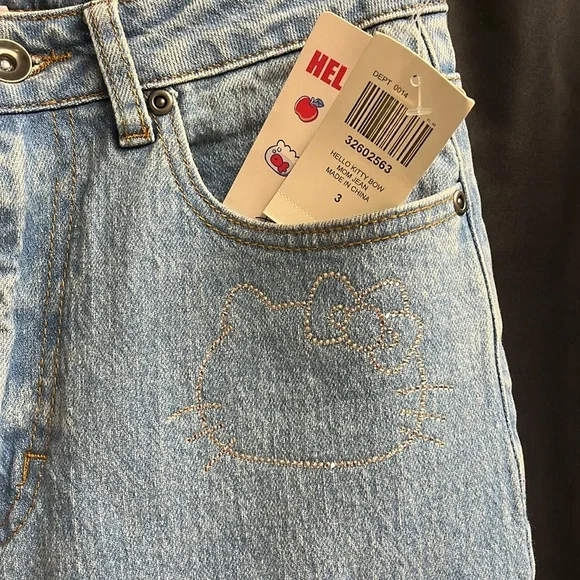 Red Bow Hello Kitty Embellished Women's Jeans
New with tags - Picture 2 of 6
